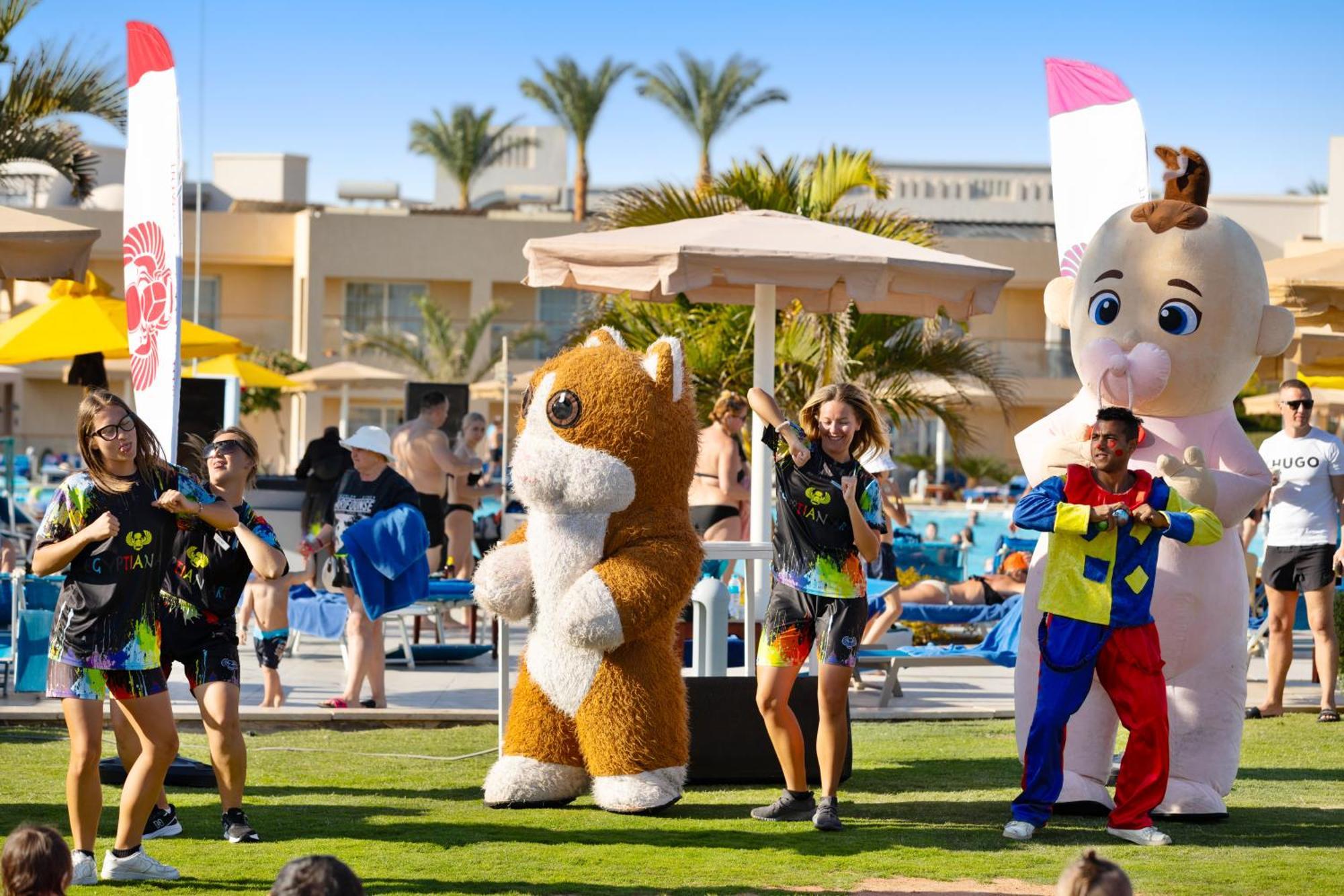 Hotel Pickalbatros Royal Moderna Sharm "Aqua Park" Esterno foto Characters at Legoland Egypt