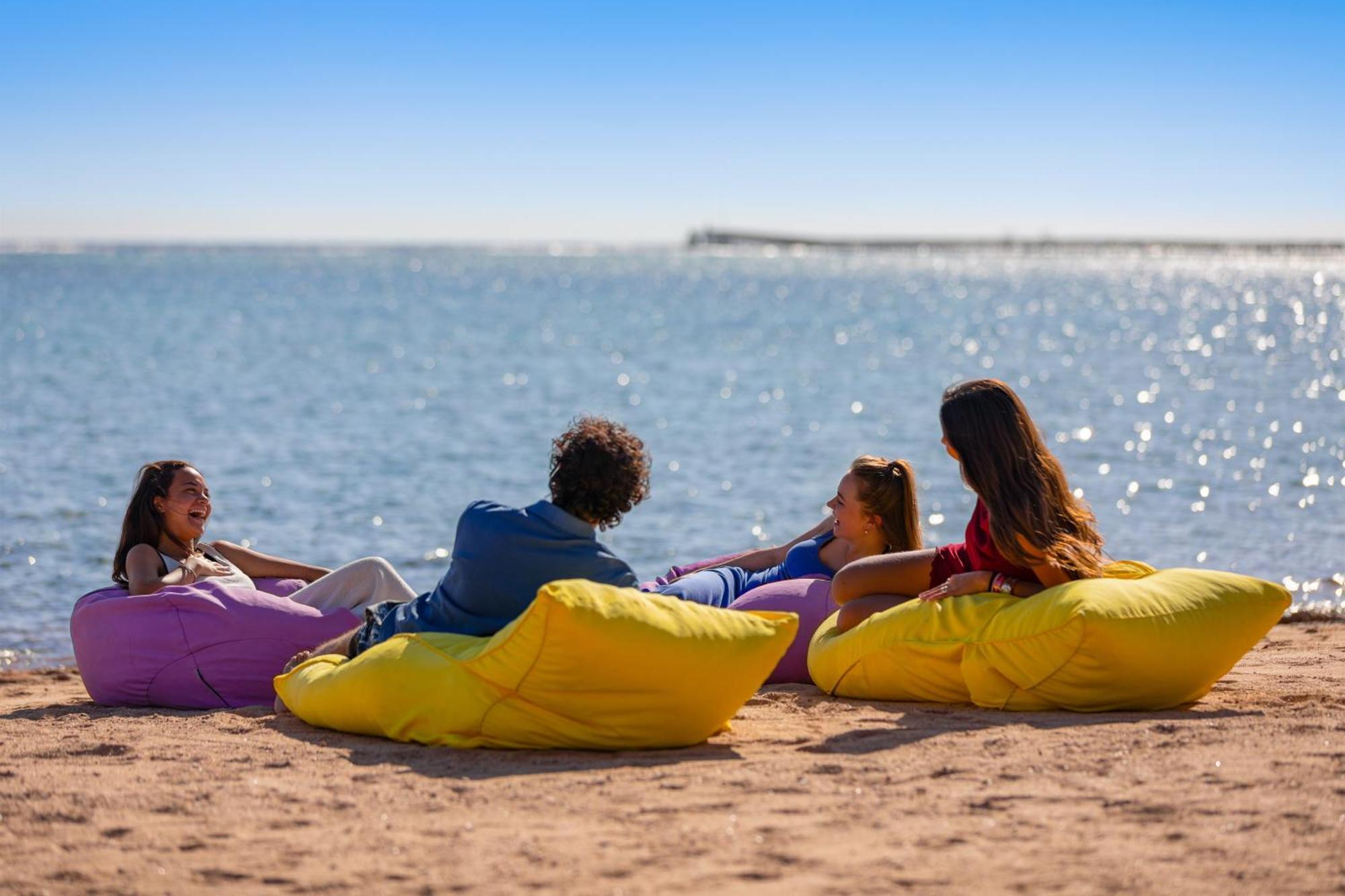 Hotel Pickalbatros Royal Moderna Sharm "Aqua Park" Esterno foto Bean bag chairs on a beach