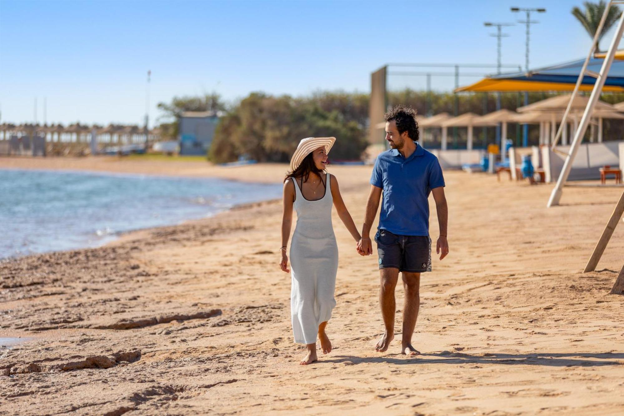 Hotel Pickalbatros Royal Moderna Sharm "Aqua Park" Esterno foto Tourists on the beach