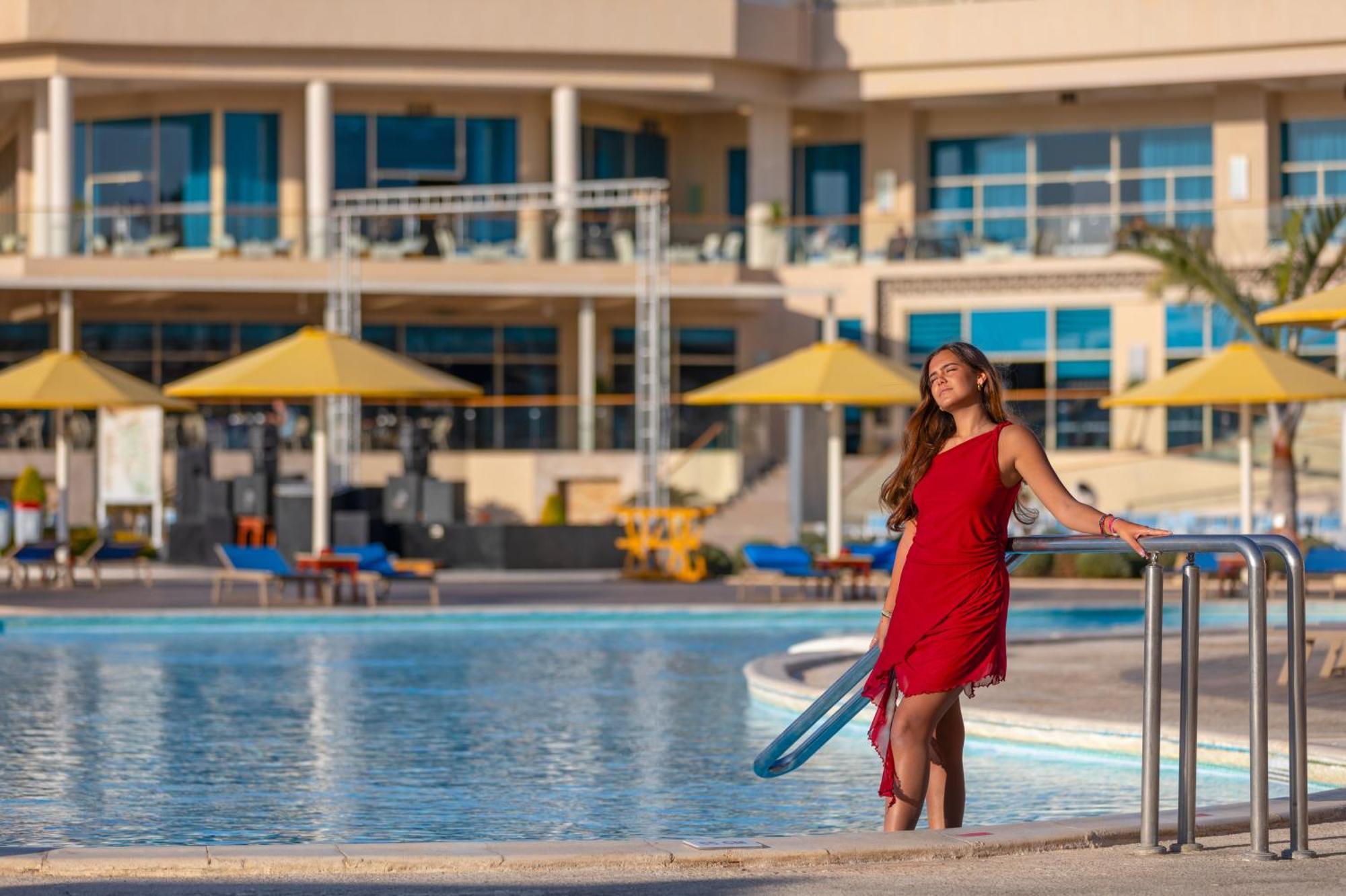 Hotel Pickalbatros Royal Moderna Sharm "Aqua Park" Esterno foto The swimming pool at the hotel
